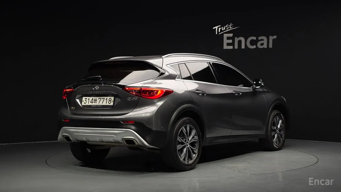 Infiniti QX30