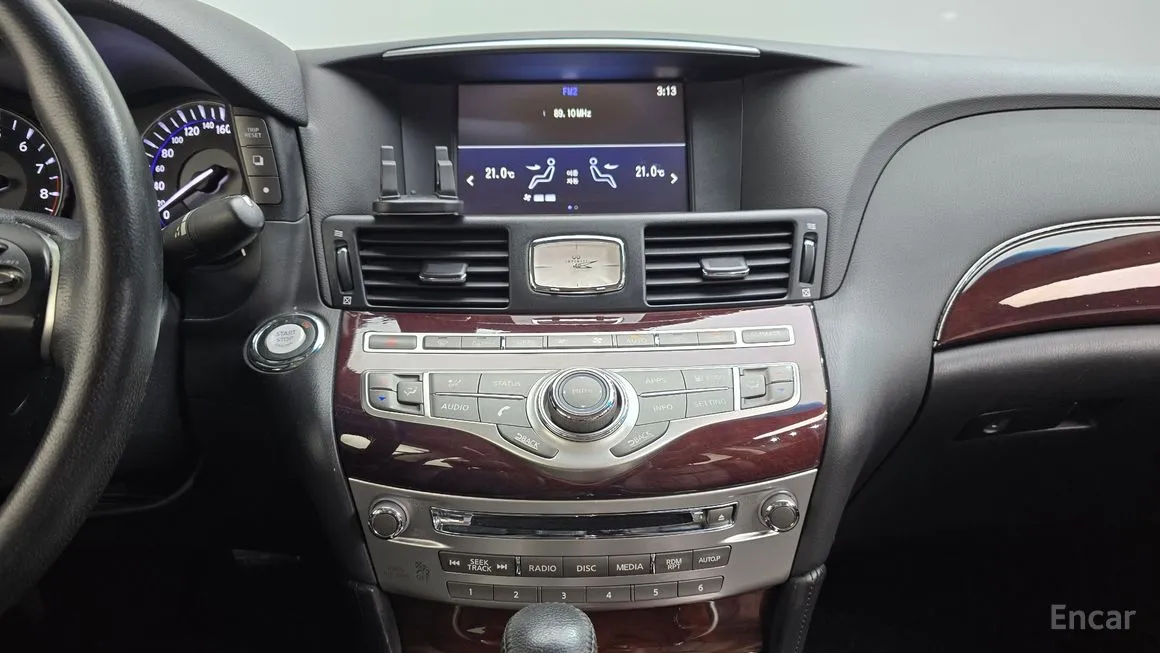 Infiniti Q70