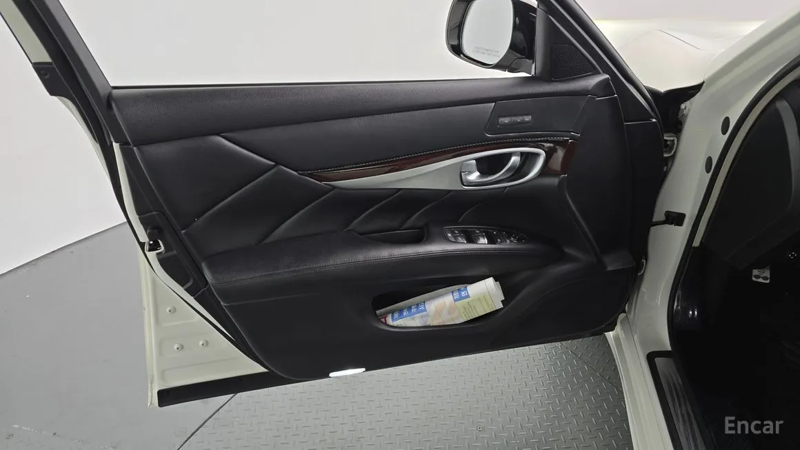 Infiniti Q70