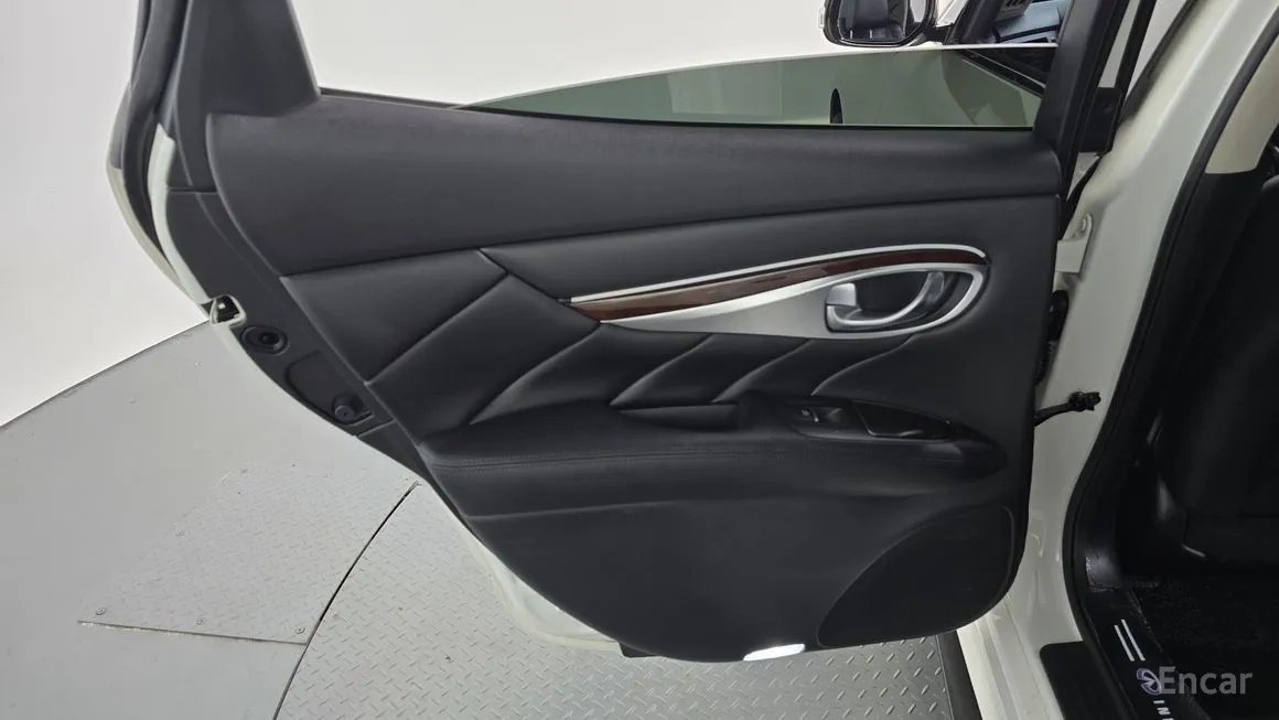 Infiniti Q70