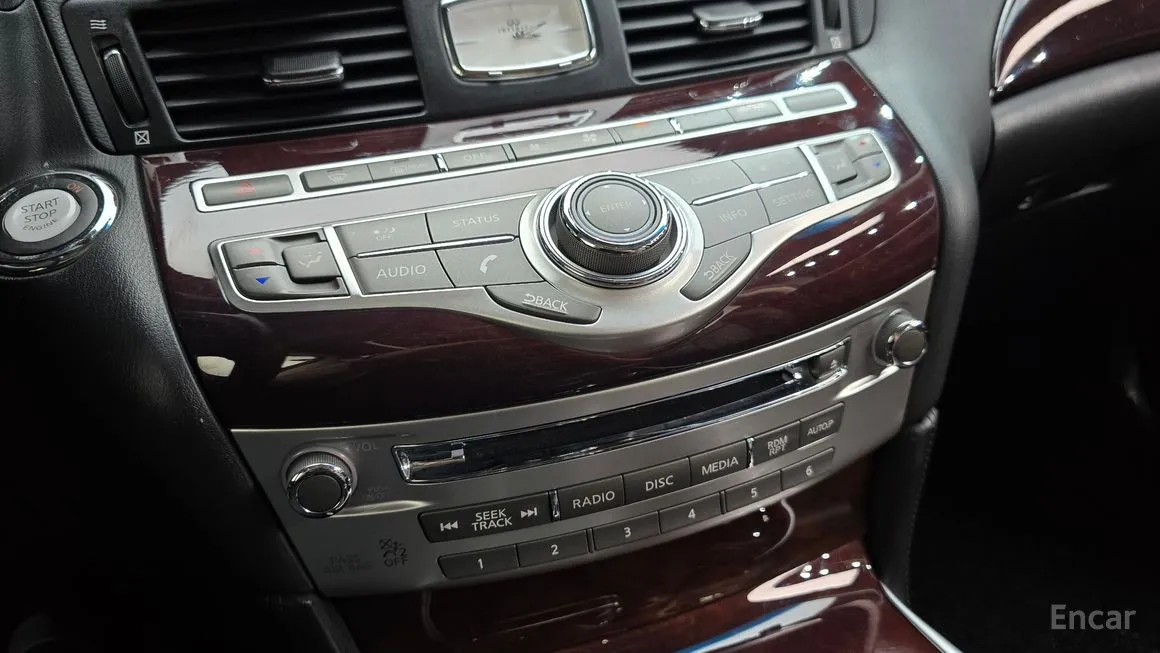 Infiniti Q70