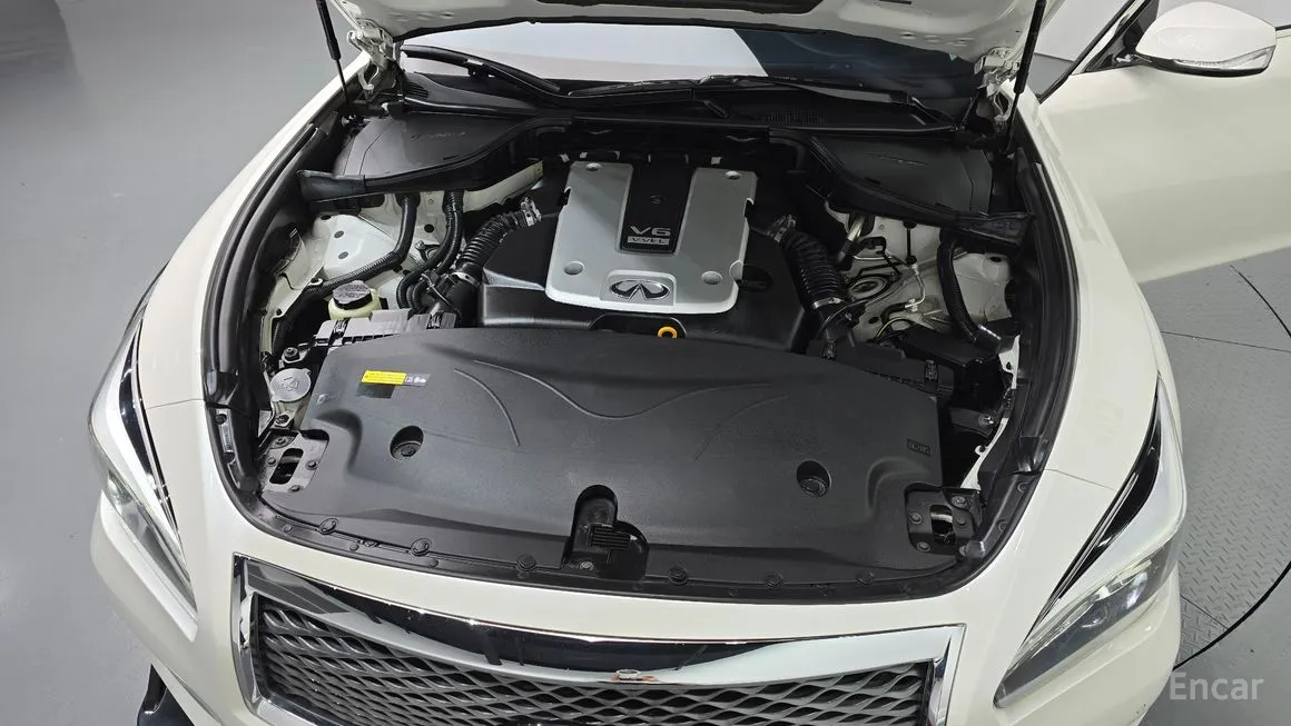 Infiniti Q70