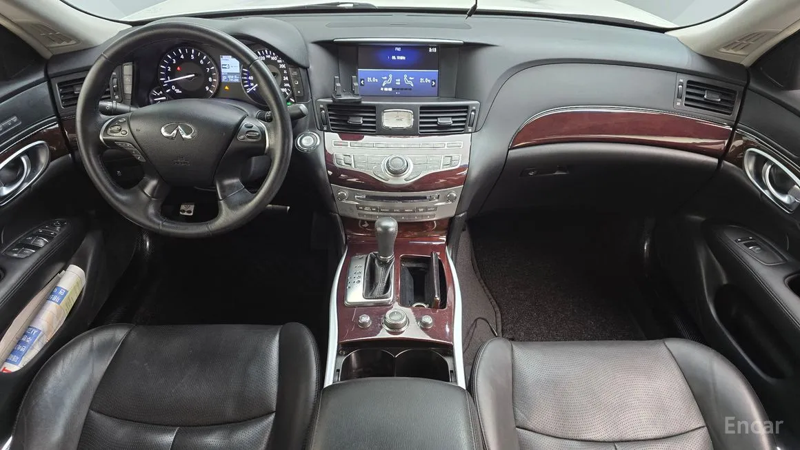 Infiniti Q70