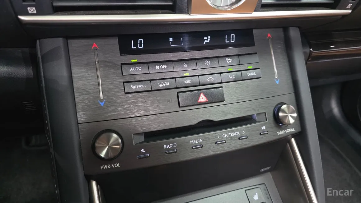 Lexus IS