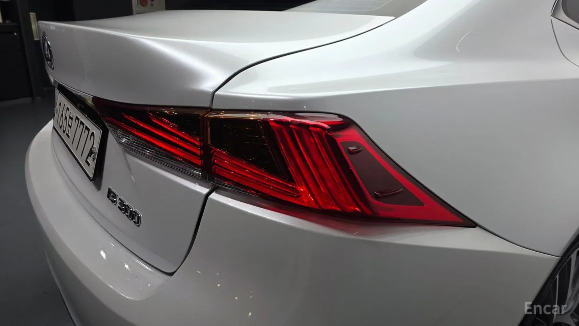 Lexus IS