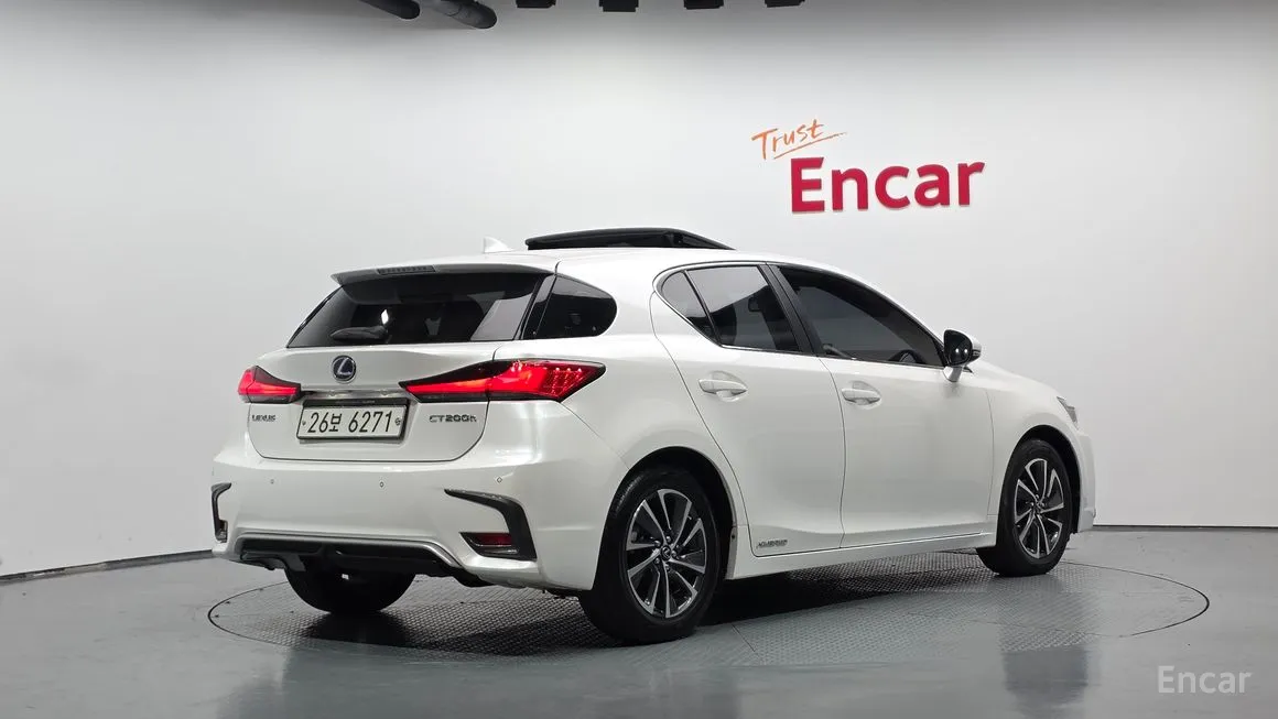 Lexus CT200h