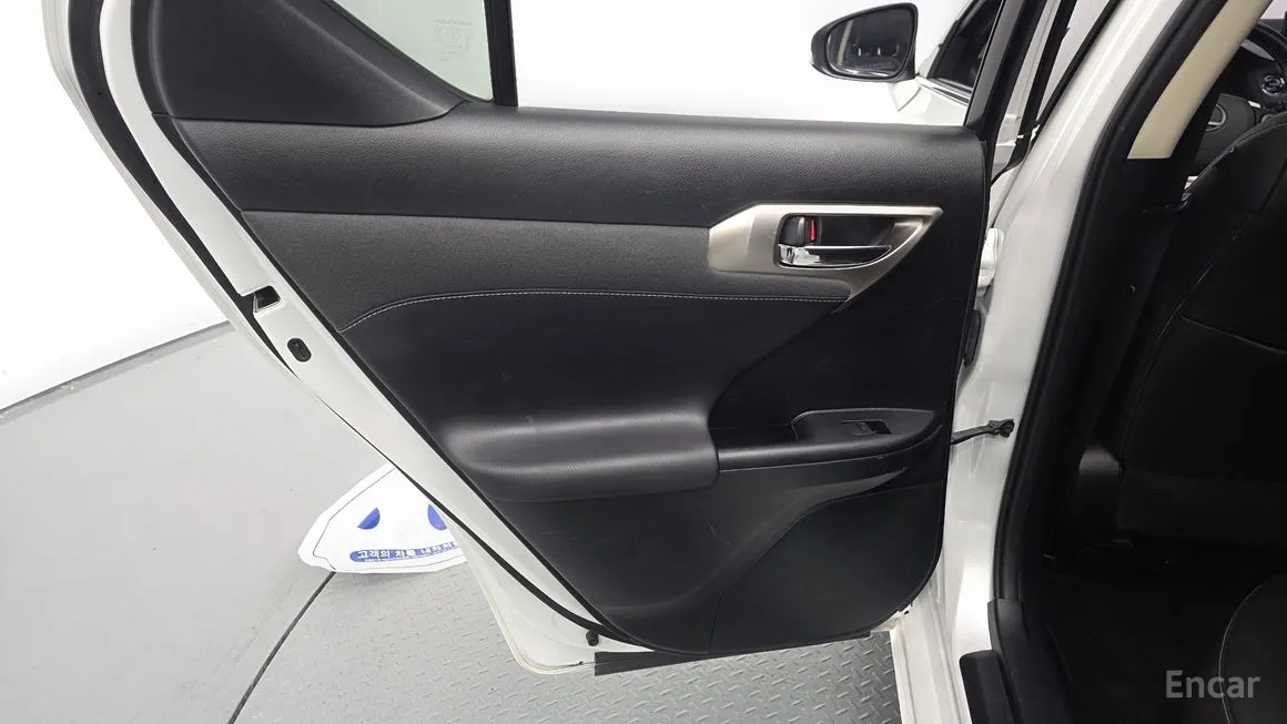 Lexus CT200h