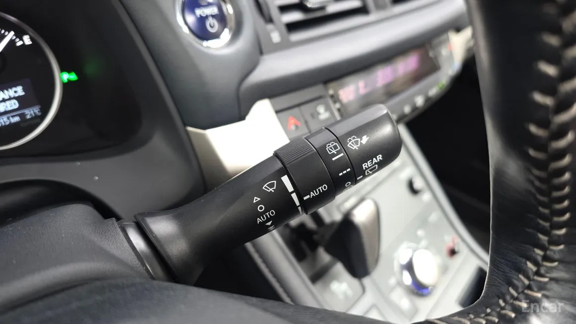 Lexus CT200h