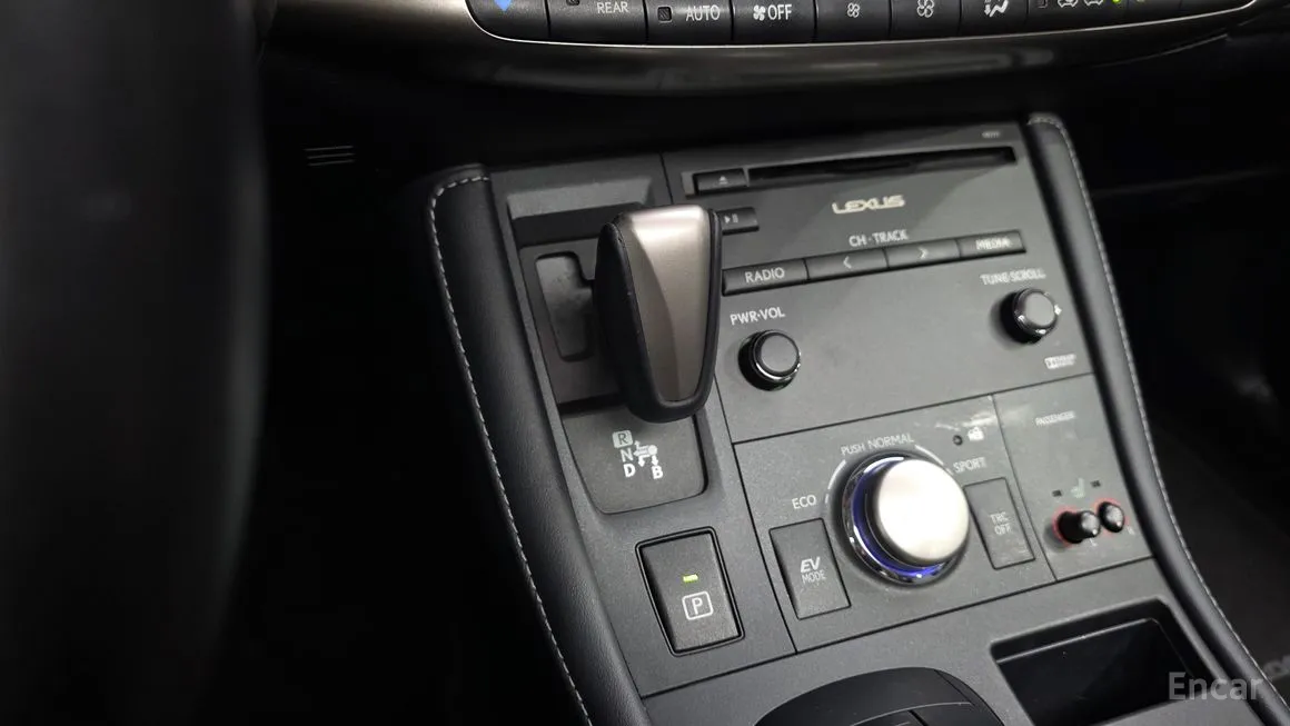 Lexus CT200h