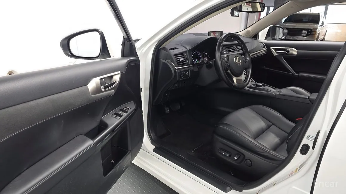 Lexus CT200h