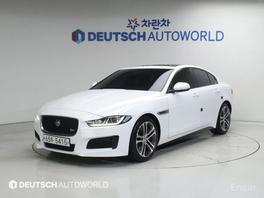 Jaguar XE
