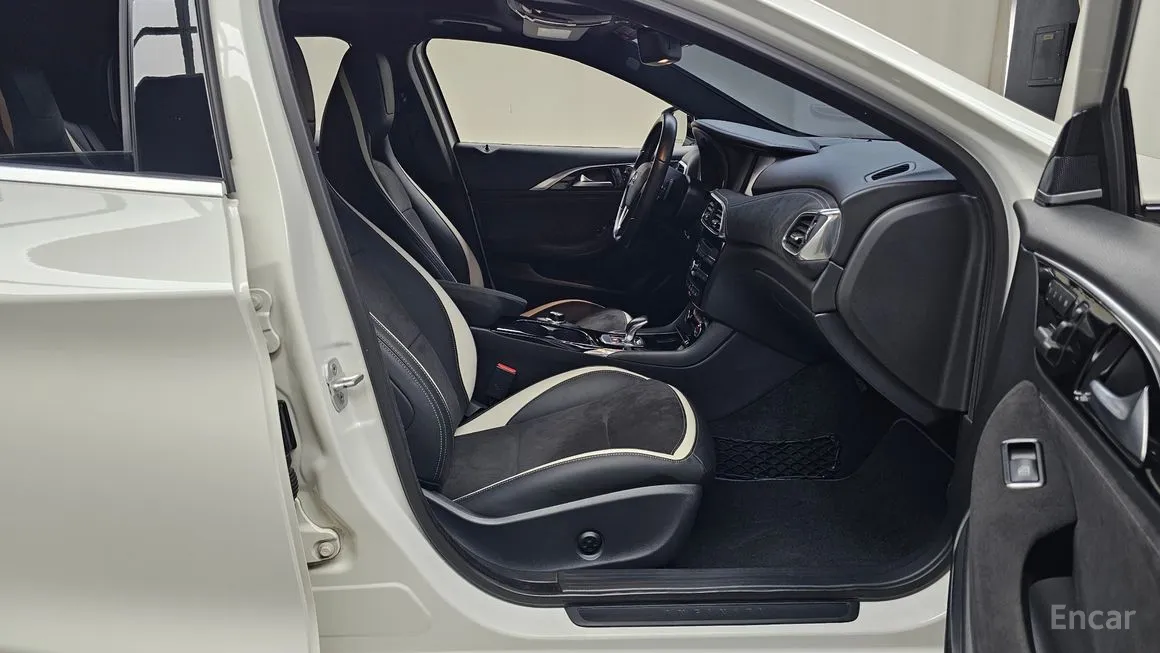 Infiniti Q30