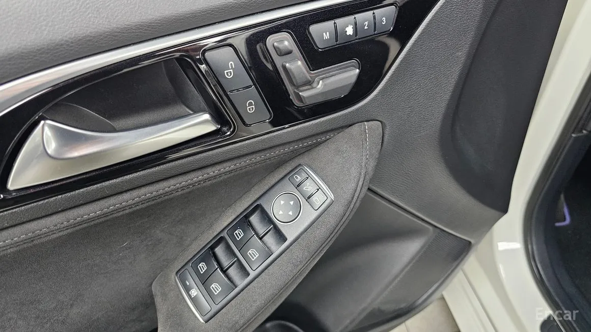 Infiniti Q30