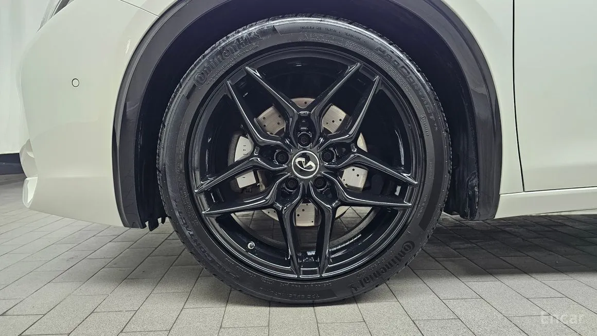 Infiniti Q30