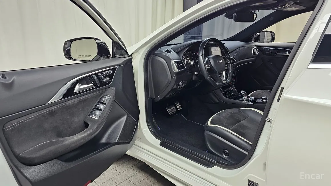 Infiniti Q30