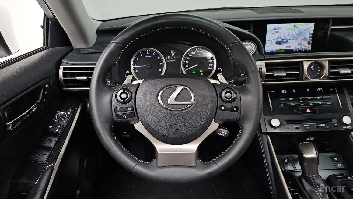 Lexus IS