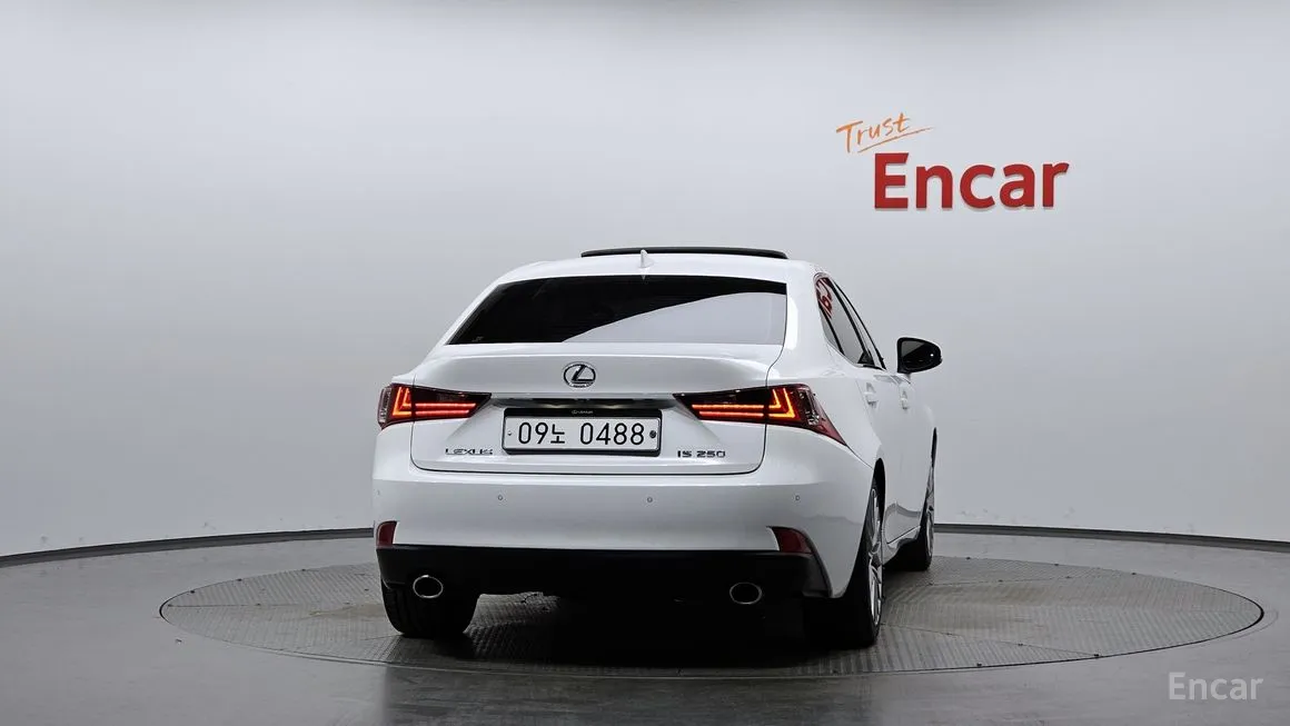 Lexus IS