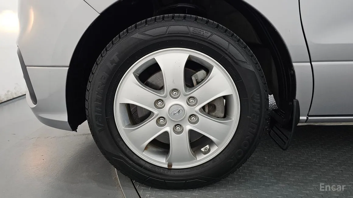 Hyundai Starex