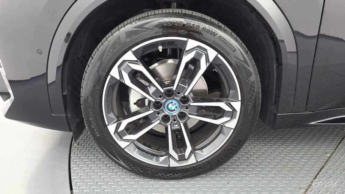 BMW IX2