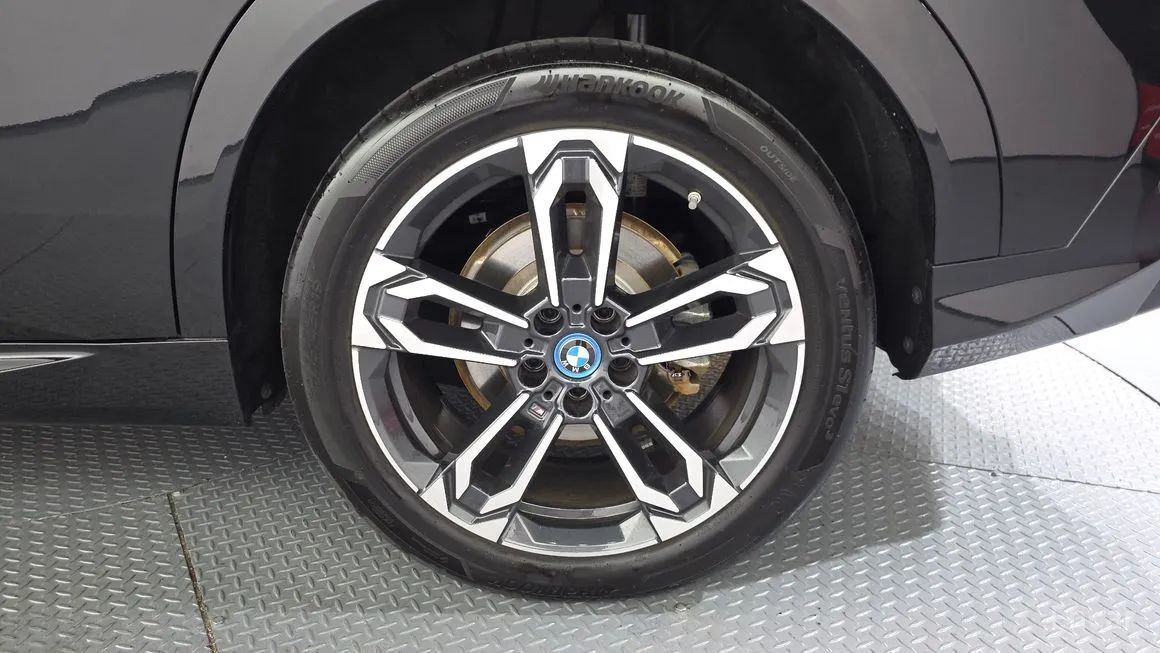 BMW IX2
