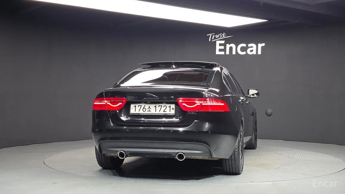 Jaguar XE