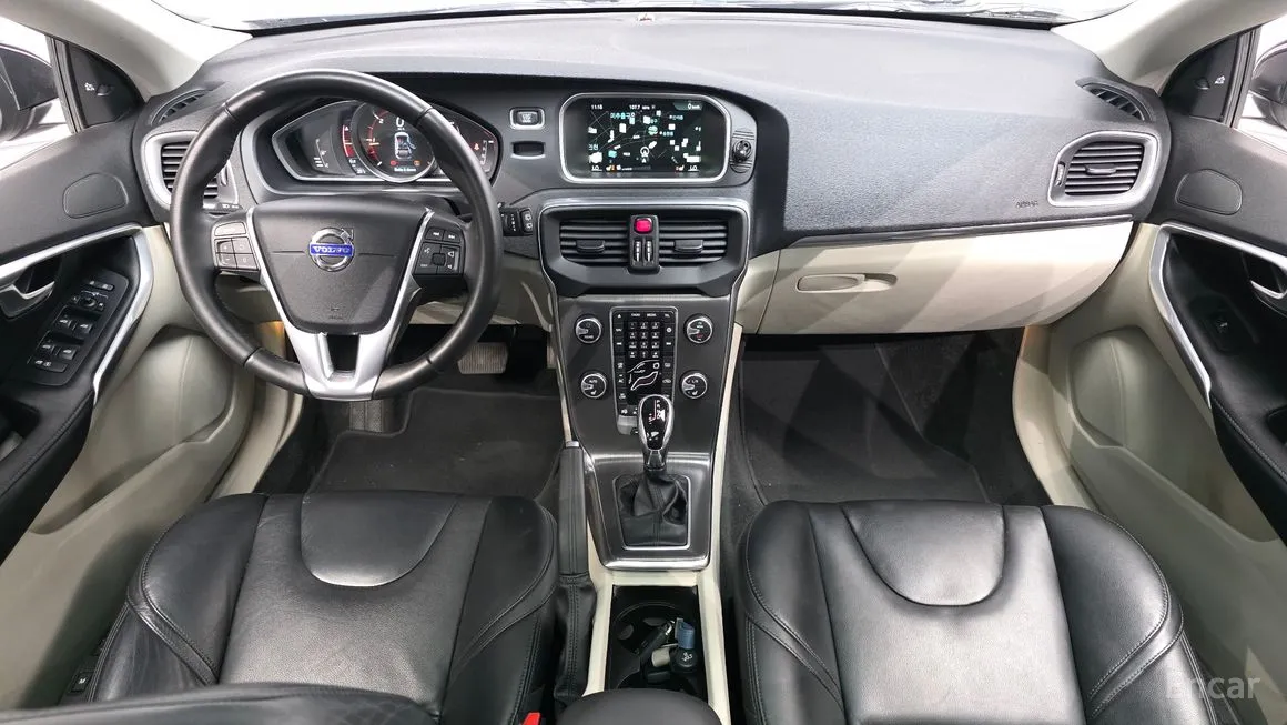 Volvo V40