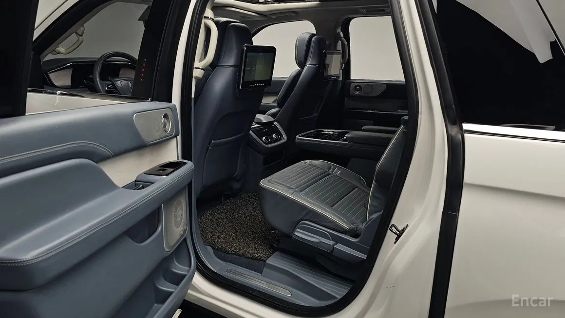 Lincoln Navigator