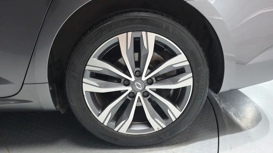 Renault SM6