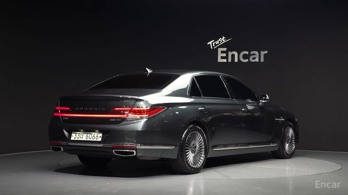 Genesis G90