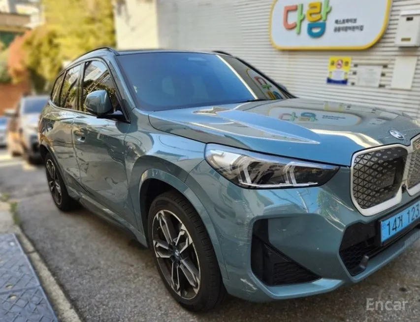 BMW iX1
