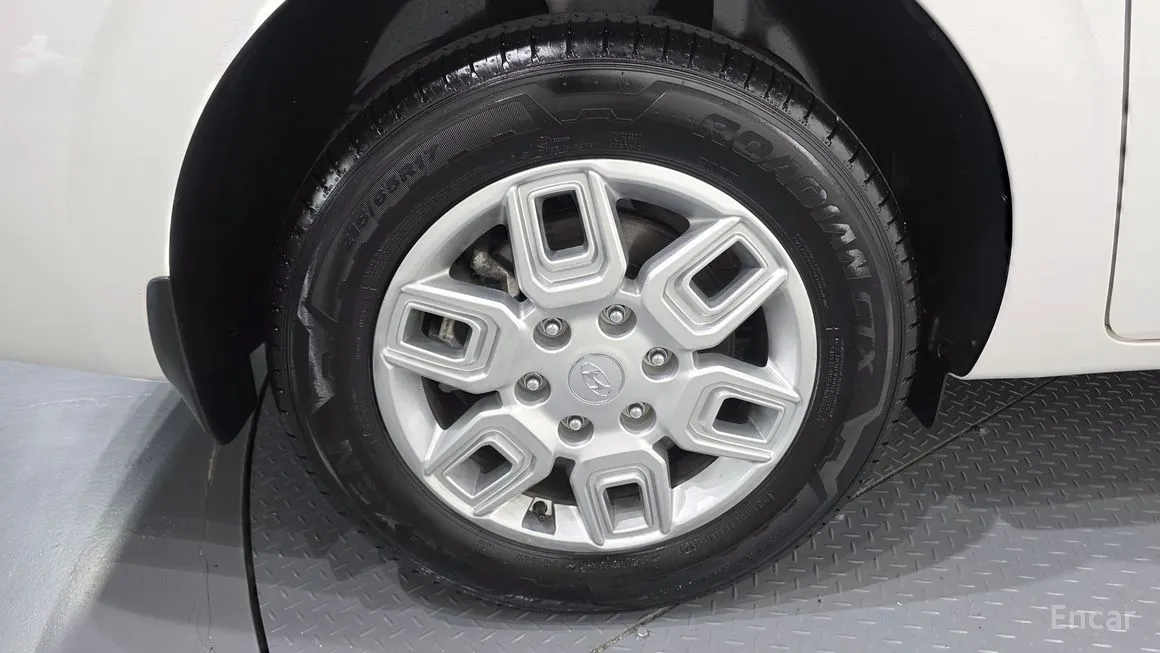 Hyundai Staria