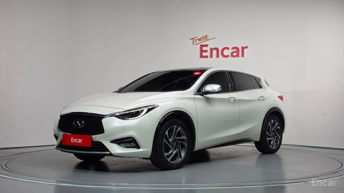 Infiniti Q30