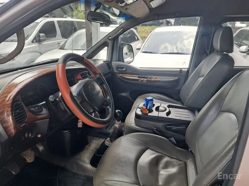 Hyundai Starex