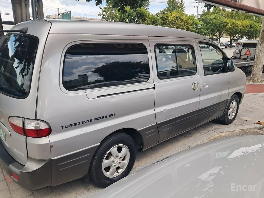Hyundai Starex