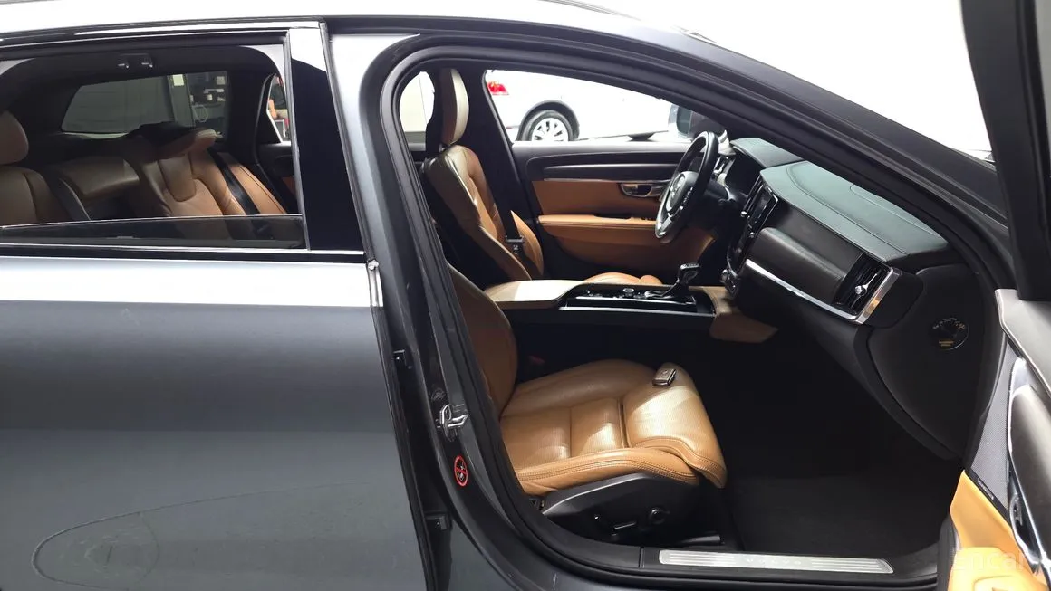 Volvo V90