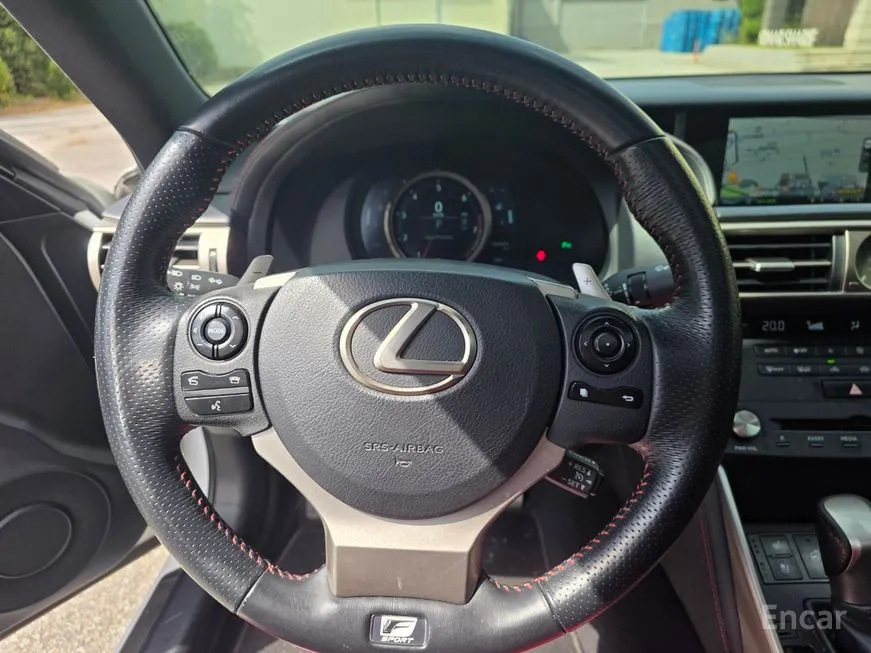 Lexus IS