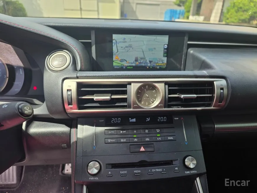 Lexus IS