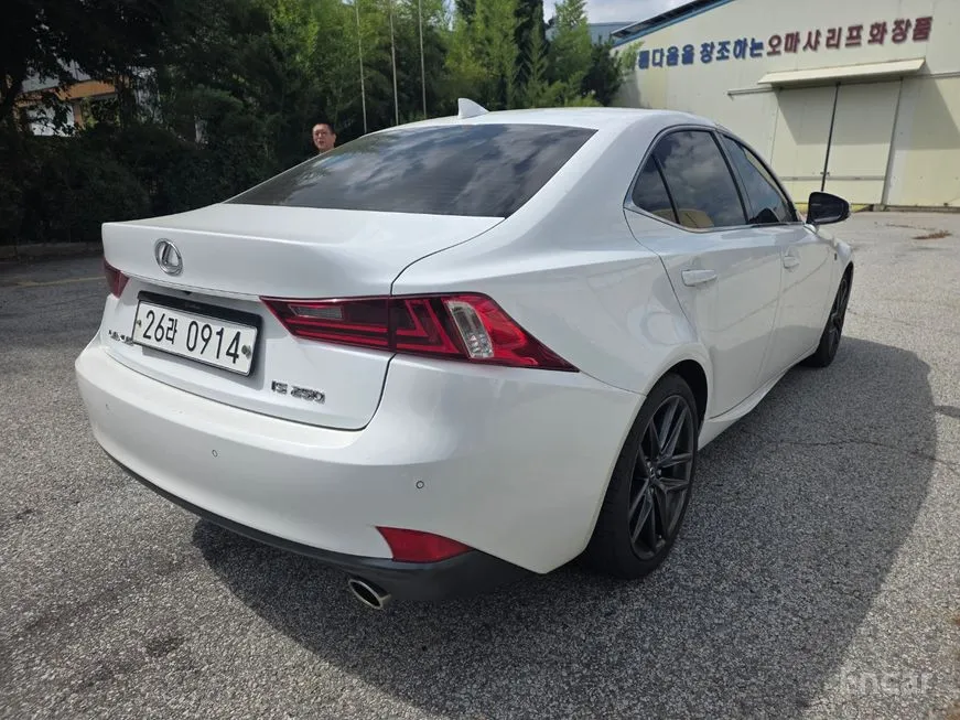 Lexus IS