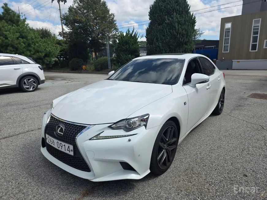 Lexus IS