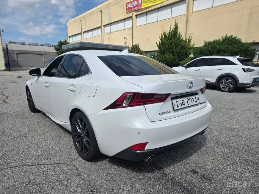 Lexus IS