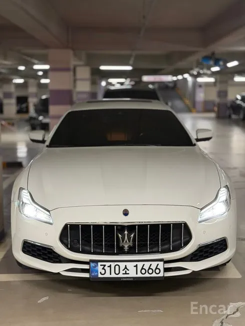 Maserati Quattroporte