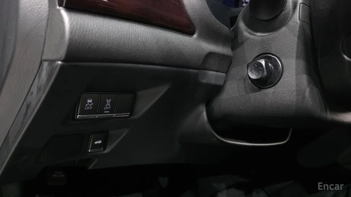 Infiniti M