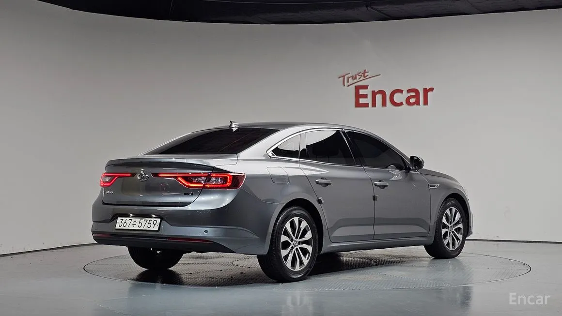 Renault SM6