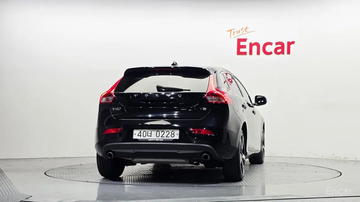 Volvo V40