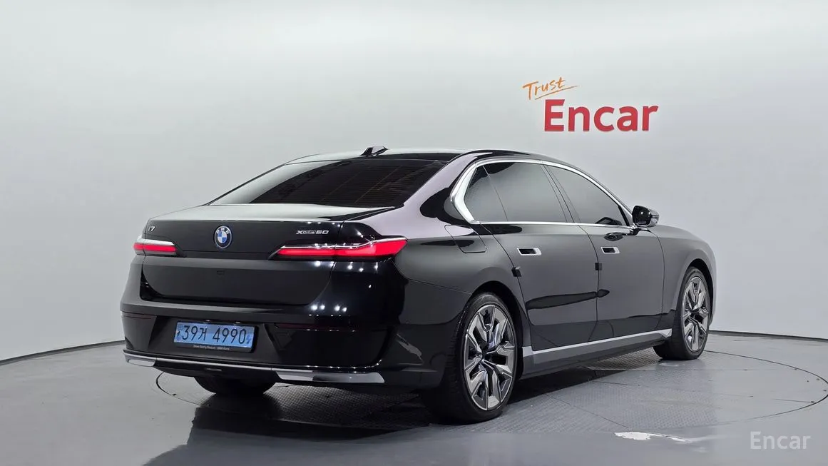 BMW i7