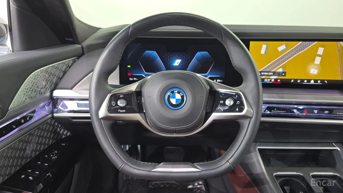 BMW i7