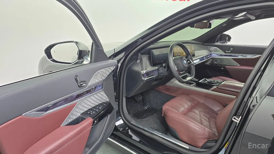 BMW i7
