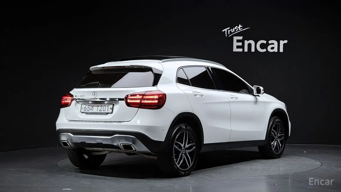 Mercedes-Benz GLA-Class