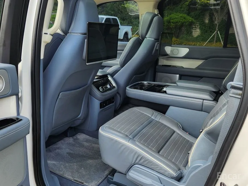 Lincoln Navigator