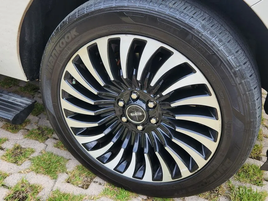 Lincoln Navigator